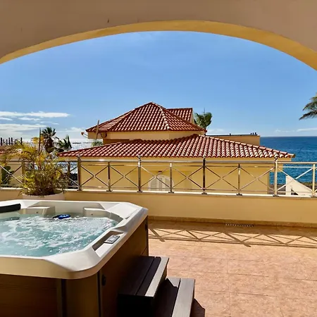Ocean View Villa With Private Jacuzzi & Complex Pool Villa *